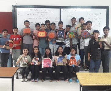 Activity of Painting to Bamboo things