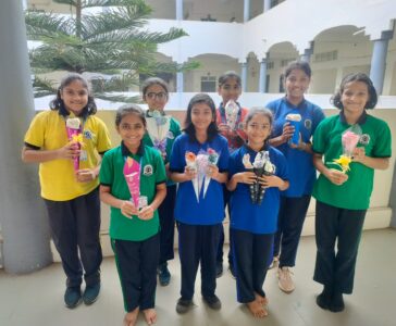 Napkin bouquet making